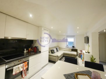 New Keys vous propose à la vente cette charmante maison, entièrement rénovée en 2018, à proximité de toutes commodités au sein de la ville de Echternach
 
La maison dispose d'une surface de  /- 75m2 et se compose comme suite:

RdC:
-Hall d'entrée
-Cuisine équipée ouverte sur séjour de ± 25m2

1° Etage:
-Chambre à coucher de ± 14m2
-Salle de bains de ± 5m2

2° Etage :
-Chambre à coucher de ± 12m2
-Bureau de ± 5m2

Grenier :
-Chaufferie

N'hésitez pas à nous contacter au 352 621 647 509 ou par mail ahenriques@newkeys.lu pour plus d'informations et/ou une éventuelle visite.

COVID: Pour votre sécurité, nos visites sont effectuées avec des masques

Le prix s'entend frais d'agence inclus  et payable par le vendeur.

Nous recherchons en permanence pour la vente et pour la location, des appartements, maisons, terrains à bâtir pour notre clientèle déjà existante.
N'hésitez pas à nous contacter si vous avez un bien pour la vente ou la location.

Estimation gratuite

Ref agence : 5003499