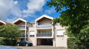 Appartement à vendre Zoufftgen. Appartement situé au premier étage dans une résidence de 2 étages, 11 rue des chênes à ZOUFFTGEN.
Venez découvrir ce bien de plus de 64 m² composé d'une entrée avec placard, une pièce de vie de 30 m² avec cuisine entièrement équipée, une salle de bains, un WC individuel et 2 chambres (10,39 et 11,39 m²).
L'appartement est complété par une terrasse d'environ 10 m², un garage et une place de parking.
Aucun travaux à prévoir - Chaudière de 2022
Toiture immeuble refaite en 2024
DPE: C
Taxe foncière: 756 €
Charges mensuelles: 150 €




Honoraires inclus de  4% TTC  à la charge de l'acquéreur. Prix hors honoraires 270 000 €. Dans une copropriété de 18 lots. Aucune procédure n'est en cours. Classe énergie C, Classe climat C Montant estimé des dépenses annuelles d'énergie pour un usage standard : entre 860.00 € et 1210.00 € sur les années 2021, 2022 et 2023 (abonnements compris). Les informations sur les risques auxquels ce bien est exposé sont disponibles sur le site Géorisques : georisques.gouv.fr.
