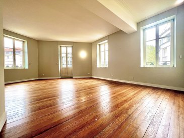 Appartement F5 de standing / Rue aux Arènes.  Metz, à 5mn à pied de la gare et de Muse, nous vous proposons un F5 de 120 m2, entièrement refait à neuf, au 2ème étage.<br> Il se compose d\'une entrée avec de grands placards, d\'un salon séjour lumineux avec balcon, de 3 grandes chambres, d\'une grande cuisine avec meubles, plaque, hotte. Salle de douche et wc séparé.<br> L\'appartement est équipé d\'une chaudière gaz, de fenêtres double vitrage à isolation renforcée et volets électrique.<br><br> LOYER : 1200EUR + 80EUR de charges (entretien et électricité des communs, taxe d\'ordures ménagères)<br><br> Contactez votre agence VENNER IMMOBILIER au 03.87.63.60.09 pour plus de renseignements !<br> ACHAT // VENTE // LOCATION // GESTION  