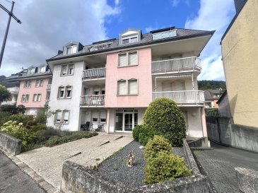 MANSO IMMO vous propose en exclusivité ce magnifique duplex situé à l'entrée d'Echternach, proche de toutes commodités. Idéalement localisé avec +-125m2 habitables et dans une résidence bien entretenue et sans travaux futurs à prévoir avec un fonds de réserve existant depuis de longues années. Ce duplex baigne de lumière et offre des finitions détaillées où toute famille trouvera son confort en ayant une qualité de vie idéale.

Ce sublime duplex récemment rénové et mis à gout se compose comme suit :
Le niveau inférieur,
- Nous y accédons par ascenseur directement à la porte d'entrée. En accédant la porte d'entrée vous serez comblés par cette entrée cosy et pratique avec des armoires incorporés et d'autres espaces de rangement. A ce niveau et comme pièce principale pleine de lumière grâce aux multiples grandes fenêtres, un open space offrant salon / salle à manger. Avec un coin télévision idéalement agencé et donnant accès à un balcon idéalement exposé, un coin mini-bar idéal pour accueillir famille et invités. La cuisine séparée est complétement équipée offrant tout espace nécessaire et fonctionnel à chaque amateur de cuisine. On retrouve deux vastes et lumineuses chambres à coucher dont une avec un balcon. Une salle de bains avec coin buanderie et un WC séparé complètent ce niveau.

Le niveau supérieur,
- Accessible par un bel escalier nous accédons au hall de nuit ayant plusieurs espaces de rangements intégrés qui désert les deux chambres à ce niveau. Nous y trouvons une spacieuse chambre avec un coin bureau et son espace salon / télévision. Une deuxième chambre également avec coin bureau et plein d'espaces rangements intégrés. Ce niveau est idéal pour des adolescents, jeune couple souhaitant privacité et espaces lumineux.

Cette offre unique se complète par une belle cave, la location d'un emplacement intérieur de parking est possible dans la propriété. Le stationnement est facile aux alentours de la résidence.

Toutes les indications sont basées exclusivement sur les informations mises à notre disposition par nos clients. Nous n'assumons aucune garantie quant à l'exactitude et l'actualité de ces indications.

Les prix affichés s'entendent frais d'agence inclus de 3% + 17%TVA. Les honoraires d'agence sont à charge des vendeurs.

Pour plus d'informations, photos ou convenir d'un rendez-vous, vous pouvez nous contacter au :
+352 24 51 33 79 info@mansoimmo.lu