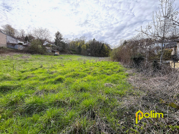 Au calme.  A proximité de la forêt, venez découvrir ce beau terrain à bâtir de 7 ares 33 ca avec 17 m de façade, libre de constructeur. Viabilité en bordure de route. Très beau projet possible.
 Les informations sur les risques auxquels ce bien est exposé sont disponibles sur le site Géorisques : www.georisques.gouv.fr