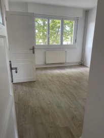 197 rue du long pot-lille (Fives )
Dans une petite copropriété, au
1er étage, agréable appartement lumineux offrant entrée
séjour
cuisine/repas
2 chambres
salle de douche /WC
Abri vélos à dispo.
secteur Splendid- proche du nouveau quartier Fives cail- 
Transport urbains- gares-Facs- Btwin village -commerces de proximité -
Loyer euros 697+ 143 euros charges(chauffage, eau froide, commun) soit 840 euros.
eau chaude/cumulus electrique à charge locataires 
Honoraire 739€ dont état des lieux