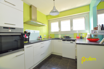 Bel appartement F5 de 97m2 proche axe A31..  Appartement F5 comprenant : Hall d'entrée, cuisine équipée, salon/séjour en accès balcon, 4 chambres, salle de bains, WC, un débarras. Cave, place de parking sécurisée et couverte. Idéal primo accédant à voir sans tarder !!!
 Les informations sur les risques auxquels ce bien est exposé sont disponibles sur le site Géorisques : www.georisques.gouv.fr