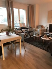 lille , 42 avenue Charles St VENANT 
Appartement de type 2, lumineux , rénové, offrant entrée , séjour, chambre , cuisine équipée, salle de douche , wc séparé. 
Loyer 750 euros +141 euros provision charges locatives( chauffage,eau froide et chaude, commun)soit 913 euros
Diags en cours 
5Zone soumise à l’encadrement des loyers”
Loyer de reference:14,6/m2  Loyer majoré:17,5€/m2
Métro-Tram-station velos-axes routiers-commerces -Facs 
Exclusivité Barbara IMMOBILIER