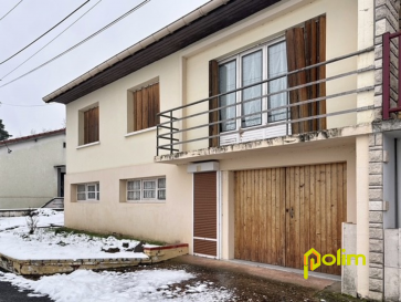 Maison F5 sur sous-sol à rafraichir.  Maison à rénover, comprenant au rdc surelevé : hall, 3 chambres, salle de bains, WC, cuisine. Sous sol complet : garage, buanderie, cellier.
 Le tout édifié sur un terrain de 449 m2.
 Les informations sur les risques auxquels ce bien est exposé sont disponibles sur le site Géorisques : www.georisques.gouv.fr