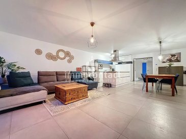 L’agence immobilière Immo-Contact vous propose une superbe maison récente, construite en 2019, libre de trois côtés, de +/− 190m² offrant de très beaux volumes et un cadre de vie moderne, lumineux et particulièrement agréable, située à Warken dans un secteur résidentiel recherché.

L’un de ses grands atouts est son équilibre parfait entre tranquillité et accessibilité, avec un accès rapide à Ettelbruck et aux principaux axes routiers, également à proximité des écoles et commerces.

La maison séduit par la qualité remarquable de sa construction, ses finitions élégantes et son état irréprochable. Aucun travaux n’est à prévoir, le bien est totalement clé en main. Les espaces sont généreux, bien pensés et baignés de lumière naturelle, offrant un confort de vie très agréable au quotidien.

L’espace de vie s’ouvre sur une magnifique terrasse avec pergola et un jardin dégagé et idéalement orienté, créant un véritable prolongement naturel des espaces intérieurs. Un bien rare qui conviendra parfaitement à des acquéreurs à la recherche d’une maison récente, spacieuse et qualitative.
Le bien se décrit comme suit :

Rez-de-chaussée :
- Hall d’entrée lumineux
- WC séparé
- Dressing 
- Cuisine équipée ouverte avec îlot central et espace salle à manger 
- Salon donnant accès à une très belle terrasse protégée par une pergola automatisée, rétractable, qui s'ouvre et se referme selon ses besoins
- Jardin

Premier étage :
- Hall de nuit
- 2 chambres à coucher, dont une belle suite parentale avec dressing et salle de bain privative, ainsi qu’une seconde chambre de +/− 22m² offrant un fort potentiel et pouvant facilement être aménagée en troisième chambre selon vos besoins.
- Salle de bain avec baignoire, double vasque, Wc et fenêtre

Dernier étage :
Grenier aménagé en seconde chambre parentale avec sa salle de bain privative, WC et un très bel espace bureau

Un sous-sol complet comprenant un garage fermé pour deux voitures, trois emplacements de stationnement extérieurs, une buanderie et un local technique.

A savoir :

Le logement bénéficie d'un chauffage au sol électrique répartissant la chaleur de façon homogène avec des charges de chauffage réduites grâce à une conception énergétique efficace.

Disponibilité immédiate.

Visites possibles en semaine et le samedi.

Pour toutes informations, contactez-moi au +352 621 391 355.

Estimation de votre bien sous 48h, contactez-nous au +352 26 311 992 ou par mail à info@immocontact.lu

 ---------- 
The Immo-Contact real estate agency offers you a superb recent house, built in 2019, free on three sides, of 190m² offering beautiful volumes and a modern, bright, and particularly pleasant living environment, located in Warken in a sought-after residential area.

One of its great assets is its perfect balance between tranquility and accessibility, with quick access to Ettelbruck and the main roads, as well as proximity to schools and shops.

The house impresses with its remarkable build quality, elegant finishes, and impeccable condition. No work is required, as the property is completely turnkey. The spaces are generous, well-designed, and bathed in natural light, offering a very pleasant everyday living experience.

The living area opens onto a magnificent terrace with a pergola and an unobstructed, ideally oriented garden, creating a natural extension of the interior spaces. A rare property that will perfectly suit buyers looking for a recent, spacious, high-quality house.
The property is described as follows:

Ground floor :
- Bright entrance hall
- Separate toilet
- Dressing room
- Open-plan fitted kitchen with central island and dining area
- Living room opening onto a beautiful terrace protected by an automated, retractable pergola that opens and closes as required
- Garden

First floor :
- Hallway
- 2 bedrooms, including a beautiful master suite with dressing room and en-suite bathroom, as well as a second bedroom of +/− 22m² offering great potential and easily convertible into a third bedroom according to your needs.
- Bathroom with bath, double basin, WC and window

Top floor :
Attic converted into a second master bedroom with en-suite bathroom, WC and a beautiful office space.

A full basement comprising a closed garage for two cars, three outdoor parking spaces, a laundry room and a utility room.

Please note:

The property benefits from electric underfloor heating, which distributes heat evenly and reduces heating costs thanks to its energy-efficient design.

Available immediately.

Viewings possible on weekdays and Saturdays.

For further information, please contact me on +352 621 391 355.

Get an estimate of your property's value within 48 hours by contacting us on +352 26 311 992 or by email at info@immocontact.lu