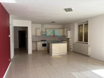 À vendre à Distroff, immeuble d’environ 123 m² sur 3 niveaux, offrant un fort potentiel d’aménagement ou d’investissement.

Le rez-de-chaussée habitable comprend :
• 3 chambres
• un salon / salle à manger spacieux
• une cuisine équipée ouverte
• espace de vie lumineux et fonctionnel.

Le 1er étage ainsi que les combles sont à rénover entièrement, laissant la possibilité de créer plusieurs logements ou d’agrandir l’habitation selon votre projet.

À l’extérieur :
• 2 places de parking privatives

L'immeuble possède deux entrées séparées.

Les images ont été générées par l'IA à titre indicatif.

Pour plus d’informations ou organiser une visite, contactez-moi par message ou téléphone.

 ---------- 
For sale in Distroff, a building approximately 123 m² over 3 floors, offering strong renovation or investment potential.

The habitable ground floor includes:
• 3 bedrooms
• a spacious living/dining room
• a fitted open kitchen
• bright and functional living space.

The 1st floor and the attics need total renovation, allowing the possibility to create multiple apartments or expand the housing according to your project.

Outside:
• 2 private parking spaces

For more information or to schedule a visit, contact me by message or phone.

 ---------- 
Zu Verkaf zu Distroff, eng Immobilie vun ongeféier 123 m² op 3 Niveauen, déi e staarkt Potenzial fir Ëmwandlung oder Investitioun bitt.

D'honnertgeschos bewohnbar huet :
• 3 Schlofkummer
• e groussen Salon / Iesszëmmer
• eng oppe ausgestattete Kichen
• eng hell an funktionnell Liewensraum.

Den éischte Stack souwéi den Dachrieder sinn komplett ze renovéieren, wat d'Méiglechkeet léisst fir verschidde Wunnengen ze kreéieren oder d'Wunnhaus no Ärem Projet ze vergréisseren.

Frudder :
• 2 privat Parkingplazen

Fir méi Informatiounen oder eng Visite ze arrangéieren, kontaktéiert mech per Message oder Telefon.