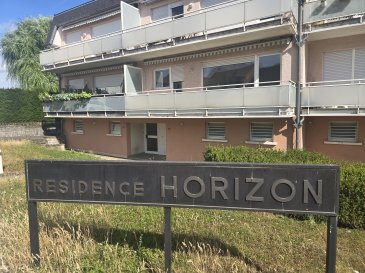 Cet appartement à louer, proposé par Spaceplus, est situé à Mamer, au Luxembourg. 
Détails de la propriété:
Ce charmant appartement se compose de deux chambres lumineuses et d'une salle de bains équipée, idéal pour une petite famille ou un couple. Vous disposerez d'un garage pour garer votre véhicule en toute sécurité, ainsi qu'un espace de stationnement extérieur. Le bien, construit en 1997, offre une surface habitable de 90 m². La cuisine est équipée et séparée, un atout majeur pour les amateurs de cuisine. Profitez de deux balcon de 12 m² et 6 m2 idéal pour les moments de détente en extérieur. Ce bien dispose d'une connexion internet par fibre optique, garantissant une connexion rapide et stable. L'appartement sera disponible à partir du 1er août 2026, offrant ainsi une planification à long terme idéale pour préparer votre déménagement.

Pour une visite contavtez Natacha BIVORT par WhatsApp + 352 661 33 44 22 ou par mail n.bivort@spaceplus.lu

Commodités à proximité:
Mamer est une commune accueillante offrant un cadre de vie plaisant. L'ambiance du quartier est chaleureuse, avec de nombreuses écoles de qualité pour l'éducation de votre enfant. Vous trouverez également divers magasins et restaurants pour vos sorties shopping et vos moments gourmands. Les espaces verts et activités de loisirs ne manquent pas grâce aux parcs environnants. Les soins de santé sont assurés par des établissements modernes. De plus, les transports en commun facilitent l'accès à la ville, rendant vos déplacements quotidiens pratiques et efficaces.

Ne ratez pas cette opportunité! Planifiez une visite en nous contactant via le formulaire de contact ou par téléphone.
