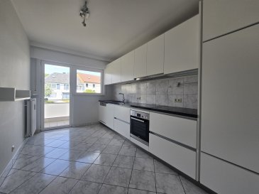 Cet appartement à louer, proposé par Spaceplus, est situé à Mamer, au Luxembourg. 
Détails de la propriété:
Ce charmant appartement se compose de deux chambres lumineuses et d'une salle de bains équipée, idéal pour une petite famille ou un couple. Vous disposerez d'un garage pour garer votre véhicule en toute sécurité, ainsi qu'un espace de stationnement extérieur. Le bien, construit en 1997, offre une surface habitable de 92 m². La cuisine est équipée et séparée, un atout majeur pour les amateurs de cuisine. Profitez de deux balcon de 12 m² et 6 m2 idéal pour les moments de détente en extérieur. Ce bien dispose d'une connexion internet par fibre optique, garantissant une connexion rapide et stable. L'appartement sera disponible à partir du 1er août 2026, offrant ainsi une planification à long terme idéale pour préparer votre déménagement.

Pour une visite contactez Natacha BIVORT par WhatsApp + 352 661 33 44 22 ou par mail n.bivort@spaceplus.lu

Commodités à proximité:
Mamer est une commune accueillante offrant un cadre de vie plaisant. L'ambiance du quartier est chaleureuse, avec de nombreuses écoles de qualité pour l'éducation de votre enfant. Vous trouverez également divers magasins et restaurants pour vos sorties shopping et vos moments gourmands. Les espaces verts et activités de loisirs ne manquent pas grâce aux parcs environnants. Les soins de santé sont assurés par des établissements modernes. De plus, les transports en commun facilitent l'accès à la ville, rendant vos déplacements quotidiens pratiques et efficaces.

Ne ratez pas cette opportunité! Planifiez une visite en nous contactant via le formulaire de contact ou par téléphone.