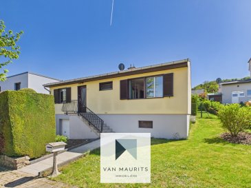 Située à Oberanven, dans la commune de Niederanven, cette maison datant de 1977, rénovée au fil des années, construite sur un terrain de 5.40 ares bénéficie d'une surface totale de ± 189 m² dont ± 94 m² habitable.  
Elle se présente comme suit: 

Au rez-de-chaussée, un hall d'entrée de ± 7 m² avec vestiaire de ± 1 m² dessert un séjour de ± 29 m² avec feu ouvert et un accès à la terrasse de ± 30 m² (orientée sud) accompagnée du jardin (avec verger), une cuisine de ± 11 m² (four, hotte, cuisinière, etc?), un couloir de ± 5 m², une salle de bain de ± 4 m² (avec baignoire, lavabo et wc), trois chambres de ± 10, 10 et 16 m² et un coin douche (douche et lavabo) ainsi qu'un wc séparé. 

Le sous-sol se compose d'un garage de ± 43 m² (place pour 2 voitures) et de trois caves de ± 14, 15 et 23 m². 

Détails complémentaires:  
- Maison datant de 1977, rénovée au fil des années, en bon état;  
- Chauffage au gaz, par radiateurs;  
- Châssis en aluminium, double vitrage;  
- Carrelage, parquet et laminé au sol;  
- Fibre aux murs.  
- Passeport énergétique H-H  
- canalisations eau chaude et froide, radiateurs ainsi que la douche indépendante ont été remis à neuf en 2008. 

Pour plus de renseignements, veuillez contacter Maurits van Rijckevorsel au numéro de téléphone +352 621 198 891 ou par e-mail maurits@vanmaurits.lu