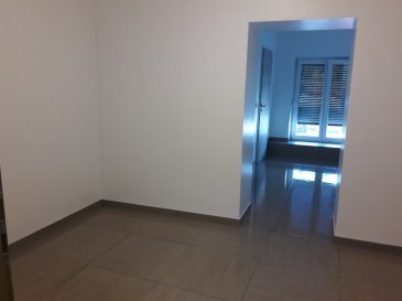 Chambre meublée de +/- 23 m2 avec Salle de douche.
Cuisine équipée + Buanderie en commun
