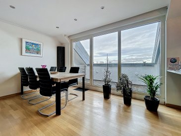 L'agence Immobilière Immo Contact vous propose à la vente un appartement/duplex moderne de trois chambres, situé à Bertrange, dans un environnement résidentiel particulièrement recherché, offrant un accès direct à pied aux écoles, aux infrastructures communales et aux transports en commun, et une proximité immédiate de l'École européenne.

Situé au troisième étage d'une résidence récente construite en 2004, cet appartement offre un cadre de vie moderne et fonctionnel.

La façade de l'immeuble fera l'objet de travaux dans un délai d'environ six mois, lesquels seront intégralement pris en charge par le propriétaire actuel.

L'appartement est aménagé sur deux niveaux et se compose comme suit.

Au premier niveau:
- Hall d'entrée équipé d'un vidéophone et d'un système de caméra
- Séjour / salle à manger
- Cuisine équipée ouverte
- 2 chambres à coucher de +/-12m²
- Salle de bains avec toilettes
- Toilettes séparées

En mezzanine:

- Chambre avec un espace ouvert vitré pouvant faire office de bureau ou d'espace polyvalent
- Toilettes séparées avec lavabo, avec possibilité d'y installer une douche.

Le bien est équipé de volets électriques d'un pré-équipement pour la climatisation et de la fibre optique.

Disponibilité à convenir

Visites possibles en semaine et le samedi.

Pour toutes informations contactez-moi au +352 26.311.992

Estimation de votre bien (sous 48h), contactez-nous au +352 26 311 992 ou sur info@immocontact.lu.