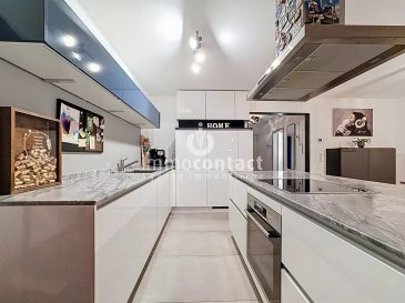 L’agence immobilière Immo-Contact vous propose une superbe maison récente, construite en 2019, libre de trois côtés, de +/− 190m² offrant de très beaux volumes et un cadre de vie moderne, lumineux et particulièrement agréable, située à Warken dans un secteur résidentiel recherché.

L’un de ses grands atouts est son équilibre parfait entre tranquillité et accessibilité, avec un accès rapide à Ettelbruck et aux principaux axes routiers, également à proximité des écoles et commerces.

La maison séduit par la qualité remarquable de sa construction, ses finitions élégantes et son état irréprochable. Aucun travaux n’est à prévoir, le bien est totalement clé en main. Les espaces sont généreux, bien pensés et baignés de lumière naturelle, offrant un confort de vie très agréable au quotidien.

L’espace de vie s’ouvre sur une magnifique terrasse avec pergola et un jardin dégagé et idéalement orienté, créant un véritable prolongement naturel des espaces intérieurs. Un bien rare qui conviendra parfaitement à des acquéreurs à la recherche d’une maison récente, spacieuse et qualitative.
Le bien se décrit comme suit :

Rez-de-chaussée :
- Hall d’entrée lumineux
- WC séparé
- Dressing 
- Cuisine équipée ouverte avec îlot central et espace salle à manger 
- Salon donnant accès à une très belle terrasse protégée par une pergola automatisée, rétractable, qui s'ouvre et se referme selon ses besoins
- Jardin

Premier étage :
- Hall de nuit
- 2 chambres à coucher, dont une belle suite parentale avec dressing et salle de bain privative, ainsi qu’une seconde chambre de +/− 22m² offrant un fort potentiel et pouvant facilement être aménagée en troisième chambre selon vos besoins.
- Salle de bain avec baignoire, double vasque, Wc et fenêtre

Dernier étage :
Grenier aménagé en seconde chambre parentale avec sa salle de bain privative, WC et un très bel espace bureau

Un sous-sol complet comprenant un garage fermé pour deux voitures, trois emplacements de stationnement extérieurs, une buanderie et un local technique.

A savoir :

Le logement bénéficie d'un chauffage au sol électrique répartissant la chaleur de façon homogène avec des charges de chauffage réduites grâce à une conception énergétique efficace.

Disponibilité immédiate.

Visites possibles en semaine et le samedi.

Pour toutes informations, contactez-moi au +352 621 391 355.

Estimation de votre bien sous 48h, contactez-nous au +352 26 311 992 ou par mail à info@immocontact.lu

 ---------- 
The Immo-Contact real estate agency offers you a superb recent house, built in 2019, free on three sides, of 190m² offering beautiful volumes and a modern, bright, and particularly pleasant living environment, located in Warken in a sought-after residential area.

One of its great assets is its perfect balance between tranquility and accessibility, with quick access to Ettelbruck and the main roads, as well as proximity to schools and shops.

The house impresses with its remarkable build quality, elegant finishes, and impeccable condition. No work is required, as the property is completely turnkey. The spaces are generous, well-designed, and bathed in natural light, offering a very pleasant everyday living experience.

The living area opens onto a magnificent terrace with a pergola and an unobstructed, ideally oriented garden, creating a natural extension of the interior spaces. A rare property that will perfectly suit buyers looking for a recent, spacious, high-quality house.
The property is described as follows:

Ground floor :
- Bright entrance hall
- Separate toilet
- Dressing room
- Open-plan fitted kitchen with central island and dining area
- Living room opening onto a beautiful terrace protected by an automated, retractable pergola that opens and closes as required
- Garden

First floor :
- Hallway
- 2 bedrooms, including a beautiful master suite with dressing room and en-suite bathroom, as well as a second bedroom of +/− 22m² offering great potential and easily convertible into a third bedroom according to your needs.
- Bathroom with bath, double basin, WC and window

Top floor :
Attic converted into a second master bedroom with en-suite bathroom, WC and a beautiful office space.

A full basement comprising a closed garage for two cars, three outdoor parking spaces, a laundry room and a utility room.

Please note:

The property benefits from electric underfloor heating, which distributes heat evenly and reduces heating costs thanks to its energy-efficient design.

Available immediately.

Viewings possible on weekdays and Saturdays.

For further information, please contact me on +352 621 391 355.

Get an estimate of your property's value within 48 hours by contacting us on +352 26 311 992 or by email at info@immocontact.lu