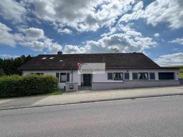 IMMOEXCELLENCE vous propose en exclusivité cette jolie maison, libre des quatre côtés,  d'une surface habitable d'environ 203 m2 ainsi que d'une surface utile d'environ 284 m2, située sur un terrain de 15.80 ares.

La maison se compose comme suit : Au rez-de-chaussée vous trouvez : Un hall d'entrée ( 15.71 m2 ), un W.C. séparé ( 1.09 m2 ), un double séjour avec cheminée ( 42.57 m2 ) et accès direct sur un balcon ( 27.52 m2 ), une chambre à coucher ( 14.51 m2 ), une salle-de-douche ( 6.27 m2 ), une deuxième chambre à coucher ( 9.86 m2 ), une troisième chambre à coucher ( 11.65 m2 ), une cuisine équipée ( 10.56 m2 ), une salle-à-manger ( 7.04 m2 ), ainsi qu'un tour d'escalier vers le 1er étage ( 4.42 m2 ). Au 1er étage vous trouvez : Une grande pièce offrant diverses possibilités ( 40.43 m2 ), un hall ( 4.91 m2 ), une chambre à coucher ( 12.65 m2 ), une salle-de-bains ( 4.10 m2 ), ainsi qu'une deuxième chambre à coucher ( 17.39 m2 ). Au sous-sol vous trouvez : Un tour d'escalier ( 4 m2 ), un hall ( 12.38 m2 ), un débarras ( 1.50 m2 ), une pièce ( 14.17m2 ), une deuxième pièce  ( 14.75 m2 ), un rangement ( 13.15 m2 ), ainsi qu'une chaufferie ( 25.18 m2 ).

La maison dispose encore de deux garages ( 40.12 m2 et 16.16 m2 ), de trois emplacements extérieurs,, d'une terrasse, ainsi que d'un jardin aménagé.

La chaudière de marque BUDERUS date de 2020.

La maison se situe dans un endroit très calme et à proximité de toutes commodités.

Scheidgen  est une section de la commune luxembourgeoise de Consdorf située dans le canton d'Echternach.

A voir absolument !