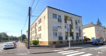 Thionville,

Idéalement situé entre le centre ville et la zone commercial du Linkling,

Au deuxième et dernier étage d'une petite copropriété bien entretenue,

Appartement d'environ 60m² composé comme suit:

 - Entrée, cuisine aménagée indépendante, lumineux séjour de 20m² avec accès au balcon, 2 chambres de respectivement 13,5m² (avec placard intégré à portes coulissantes) et 10m², salle d'eau tout confort et wc séparé.

Une cave privative complètent ce bien

L'appartement bénéficie de fenêtres double vitrage PVC avec volets roulants électriques et manuels, du chauffage central au gaz et d'un système électrique aux normes.

Monsieur Cridel
06-48-16-53-67