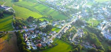 Immo Nordstrooss vous propose un superbe appartement de +/- 95m2 à Dippach, idéale pour une petite famille prêt à y vivre.<br><br>Ce joli appartement lumineux se compose comme suite:<br><br>- hall d\'entree,<br>- grand living avec cuisine ouverte,<br>- 3 chambres à coucher,<br>- salle de bain,<br>- WC séparée.<br><br>Le balcon et le garage complètent se tout. <br>Pour plus de renseignements veuillez nous contacter au 691 450 317.