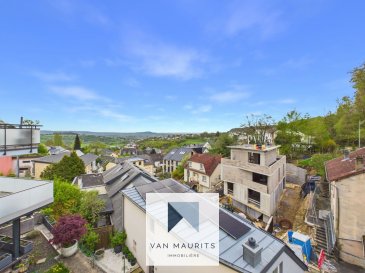 Située à Rameldange dans la commune de Niederanven, au cœur d'un village paisible, cette maison d'habitation construite en 1945 représente une belle opportunité de rénovation pour les amateurs de projets ou les investisseurs. Développée sur deux étages, elle offre une surface habitable d'environ 117 m² pour une totalité de ± 240 m² sur un terrain de 3.30 ares, avec une exposition sud-ouest garantissant une agréable luminosité.

La maison se présente comme suit :

Au rez-de-chaussée, l'entrée s'effectue par un hall de ± 8 m², desservant le séjour de ± 28 m², la cuisine séparée de ± 10 m², un WC séparé, un palier, un garage de ± 36 m², offrant un emplacement pour une voiture ainsi qu'un coin buanderie et une cave de ± 9 m².

Le premier étage comprend l'espace nuit avec un palier de ± 6 m², un couloir de ± 4 m², quatre chambres de ± 11, 11, 12 et 14 m², une salle de bain de ± 6 m² (avec lavabo, baignoire, WC et bidet), complète l'étage.

Vous bénéficierez également d'une terrasse de ± 12 m², agréable pour profiter de l'extérieur.

Au sous-sol, une chaufferie de ± 36 m² abrite la chaudière au mazout et le réservoir.

Un grenier non aménagé de ± 43 m² offre un beau potentiel de stockage supplémentaire.

Équipements et caractéristiques techniques
- Chauffage au mazout
- Sols en parquet, dalles en béton et dalles en bois
- Murs peints
- Châssis PVC double vitrage avec volets manuels
- Fibre optique
- Toiture en ardoises
- Jardin de ± 130 m²

Environnement et services :

Village résidentiel très nature, calme tout en restant proche de Luxembourg-ville;

Niederanven est une commune dynamique et disposant de toutes les commodités praticable à pied! à seulement quelques pas de la réserve naturelle *Aarnescht*, écoles fondamentale *Am Sand*, crèches, zone commerciale et industriel à Munsbach, supermarchés Leclerc, Cactus Roodt/Syre, restaurants (larges choix), centre sportif, piscine, sauna et fitness (Syrdall Schwemm), sentiers pédestres, piste cyclable, espace *Vita* fitness en forêt, pharmacie, instituts de beauté, coiffeurs, agence de voyage, pressing, assurances, médecins, dentistes, kinés, vétérinaire, banques, fiduciaires, aéroport du Findel à 5 minutes en voiture...);

Bien desservi par les transports en commun vers le Kirchberg, l'aéroport et la ville, bus tous les 10 minutes, train à proximité (gare de Roodt-sur-Syre ou Munsbach);

Agent responsable: Nora au +352 691 136 875 ou nora@vanmaurits.lu