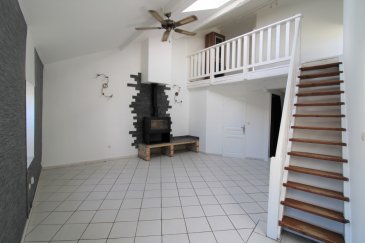 Sur les hauteurs de PRENY.  Dans un environnement calme et à proximité de PAGNY-SUR-MOSELLE, n'attendez plus pour visiter cet ensemble immobilier composé de deux logements : un appartement studio au rdc avec grande dépendance extérieure et un appartement 3 pièces duplex à l'étage. Tous deux libres d'occupation. Offrant de nombreuses possibilités en terme d'investissement.
 Les informations sur les risques auxquels ce bien est exposé sont disponibles sur le site Géorisques : www.georisques.gouv.fr  
