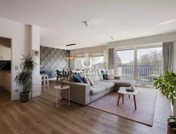 Immo-Contact vous propose ce spacieux appartement de 102 m² avec 2 chambres, terrasse et parking intérieur, situé au 2áµ‰ étage d’une résidence soignée à Luxembourg-Cents.

Un bien aux beaux volumes, bénéficiant d’une excellente luminosité et d’un agencement optimal.

Situé dans un quartier résidentiel prisé, à proximité immédiate du centre-ville, des transports et des commodités.

Dès l’entrée, vous serez séduits par les espaces généreux et l’atmosphère chaleureuse qui se dégage du séjour.

Un bien idéal pour une résidence principale ou un investissement dans un secteur à forte demande.

L'appartement se compose comme suit :

- Hall d'entrée avec placard encastré
- Cuisine équipée séparée
- Salon avec espace à manger et accès terrasse exposée Sud-Ouest
- 2 chambres à coucher dont une chambre parentale avec dressing et salle de bain
- Salle de douche et WC 
Une cave privative et un parking intérieur viennent compléter ce bien.

- Disponibilité à convenir.

Visites possibles en semaine et le samedi.

Pour toutes informations contactez-moi au +352 621 391 355

Estimation de votre bien (sous 48h), contactez-nous +352 26 311 992 ou sur info@immocontact.lu*

 ---------- 
Immo-Contact offers you this spacious 100 m² apartment with 2 bedrooms, terrace and indoor parking, located on the 2nd floor of a well-maintained residence in Luxembourg-Cents.

A property with beautiful volumes, benefiting from excellent light and an optimal layout.

Located in a sought-after residential area, close to the city centre, transport links and amenities.

As soon as you enter, you will be charmed by the generous spaces and warm atmosphere of the living room.

An ideal property for a main residence or investment in a high-demand area.

The flat is composed as follows:

- Entrance hall with built-in cupboard
- Separate fitted kitchen
- Living room with dining area and access to a south-west facing terrace
- 2 bedrooms, including a master bedroom with dressing room and bathroom
- Shower room and WC 
A private cellar and indoor parking space complete this property.

- Availability to be agreed.

Viewings possible on weekdays and Saturdays.

For further information, please contact me on +352 621 391 355.

For a valuation of your property (within 48 hours), please contact us on +352 26 311 992 or at info@immocontact.lu*.