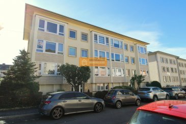 Bel appartement de 74m2 lumineux et entièrement rénové situé au 3ième étage avec ascenseur dans un immeuble très bien entretenu sis à quelques pas du Parc de Merl.<br><br>L\'appartement dispose de :<br><br>Hall d\'entrée, grand living/salle à manger avec des grandes fenêtres, 1 cuisine équipée avec accès au balcon, 2 chambres à coucher, 1 salle de bain, 1 WC séparé, 1balcon (SUD), cave, un espace grenier privatif et un grand garage box fermé (18,96m2).<br><br>L\'appartement dispose de belles finitions.<br><br>A visiter.<br><br>L\'immeuble est idéalement situé dans la rue de Vianden se trouvant à quelques pas du Parc de Merl, du complexe d\'écoles et lycées ainsi qu\'à proximité du Centre-Ville de Luxembourg.<br>