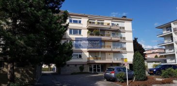 Bell appartement en très bon état et au calme, faisant 70m2 habitable plus un balcon de 3 m2,  comprenant:
Hall d'entrée, séjour, Cuisine équipée séparée, 1 chambre à coucher, salle de bains,cave, parking extérieur.
Transports publics et 