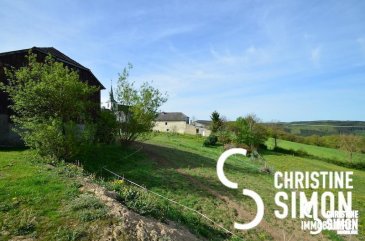 Terrain à bâtir de 10 ares 
possibilité d'acheter le terrain avec un projet de construction pour deux maisons jumelées.

Le prix comprend uniquement le terrain avec une maison à démolir dessus, Pas dans le prix inclus l`autorisation de bâtir, les plans de l`architecte et les frais de raccordements.

La démolition de la maison avec ferme existante n`est pas inclus dans le prix.

Situation très calme ,ensoleillée, vue imprenable.

Pour de plus amples renseignements ou une visite sur les lieux, n`hésitez pas à contacter, Christine SIMON Tel: 621 189 059 ou 26 53 00 30 ou par mail: cs@christinesimon.lu
Ref agence :5338616