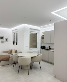 Découvrez ce superbe appartement de 47m², enitèrement rénové en 2024 avec des matériaux de qulaité, offrant un cadre de vie moderne, élégant et confortable.

L'appartement se compose d'une pièce de vie lumineuse comprendant une cuisine ouverte équipée, créant un espace chaleureux et convivial, aux finitions soignées, idéale pour recevoir ou se détendre.

La Chambre dispose de sa salle de bains intégrée, apportant confort et intimité, dans un esprit suite hôtelière.

Chaque espace a été pensé pour optimiser les volumes et la fonctionnalité.

Équipements à proximité:
Esch-sur-Alzette est une ville dynamique offrant de nombreuses infrastructures. Vous y trouverez une atmospèhre conviviale avec des écoles de qualité, des commerces de proximité, ainsi que des restaurants variés assurant une expérience culinaire diverse. Les parcs et espaces de loisir permettent de se détendre ou de pratiquer des activités sportives. Des établissements de santé modernes garantissent un accès rapide aux soins médicaux, et le réseau de transport public bien développé simplifie vos déplacements au quotidien.

Ne manquez pas cette opportunité!
Planifiez une visite dès aujourd'hui en contactant MAVE IMMO par formulaire de contact ou appel téléphonique au +352 621 253 096 ou par email à info@mave.lu