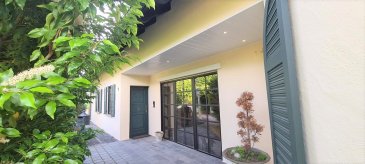 Traumhafte villa zu verkaufen, umgeben mit einer Mauer auf einem Grundstück von 2000.
Schwimmbad und Sauna im aussenbereich
