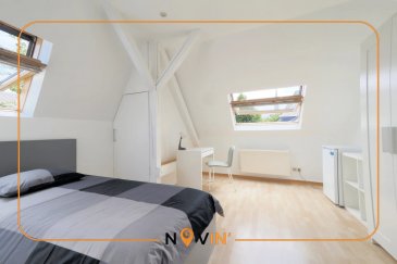 Belle chambre meublée située au coeur de Luxembourg-Belair à côté du centre ville. du Kirchberg et du Limpertsberg

Elle dispose d'un lit une personne. d'un espace bureau. d'un réfrigérateur personnel et d'une connexion WIFI.

Dans les parties communes : 
Sur le même étage : Salle de bain avec douche évier et WC
Au premier sous-sol : Un coin repas. cuisine commune (four. plaque à induction. machine à café Nespresso. micro-ondes et lave-linge. TV écran plat) et salle de douche.

Location court terme possible
Loyer : 1.150 €
Charges : 150 € (forfait)
Garantie locative : 1 mois de loyer
Disponibilité : 01/07/2025

Situation : 

Belair est l'un des 24 secteurs de la ville de Luxembourg. Central et historique. il est adjacent à Luxembourg-ville. Limpertsberg et Kirchberg. Il est un des quartiers huppés de la capitale du Luxembourg. Il est recherché pour son style classique et familial. 

Quartier ultra résidentiel de la ville de Luxembourg. Belair est recherché pour son calme et sa qualité de vie. 

Sa localisation et sa topographie plane permettent de rejoindre le centre ville très facilement en vélo à pied ou en transports en commun.

Belair est un quartier où il fait bon vivre dans une ambiance chic. familiale et plutôt classique. Le quartier attire une population aisée. On trouve dans ce quartier de beaux hôtels particuliers avec jardins.

Localisé à deux pas du centre ville. il offre une proximité aux commerces et une excellente connexion aux agrands axes routiers. Il est également particulièrement calme et agréable à vivre.

Transports :

Bus : Ligne 13 juste derrière le bâtiment
Tram : 5min à pied
Vel'oh : Vélos en libre service à l'arrière du bâtiment

Visites et informations. contactez :
Novin' Real Estate / Correia Brice / +352.691.84.39.55

 ---------- 
This fully furnished room features a single bed. a workspace. a personal refrigerator. and WIFI access.

Shared Areas:

On the same floor: Bathroom with a shower. sink. and toilet.
On the first basement level: Dining area. shared kitchen (equipped with an oven. induction cooktop. Nespresso coffee machine. microwave. washing machine. and flat-screen TV). and an additional shower room.

Rental Conditions:

Short-term rental possible
Rent: €1.150
Utilities: €150 (fixed rate)
Security deposit: 1 month's rent
Availability: 01/07/2025

Location:

Belair is one of the 24 districts of Luxembourg City. Both central and historic. it is adjacent to Luxembourg City. Limpertsberg. and Kirchberg. As one of the capital's most prestigious neighborhoods. Belair is sought after for its classic and family-friendly atmosphere.

This ultra-residential area is known for its tranquility and high quality of life. Its prime location and flat terrain make it easy to reach the city center by bike. on foot. or via public transport.

Belair offers an elegant and family-oriented ambiance. attracting a well-off population. The neighborhood features beautiful townhouses with private gardens.

Situated just a stone’s throw from the city center. it provides excellent access to shops and major roadways. all while maintaining a peaceful and pleasant environment.

Transport Links:
Bus: Line 13. right behind the building
Tram: 5-minute walk
Vel'oh: Bike-sharing station behind the building

For visits and further information. please contact:
Novin' Real Estate / Correia Brice / +352.691.84.39.55
