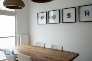 Esch/Alzette bureau à louer ;
Situé au centre-ville,
Rez-de-chaussée avec vitrines, 116m2, (hauteur de plafond 4 mètres),
Open espace avec mezzanine pour deux bureaux,
une salle de réunions, une kitchenette, 2 wc. 
Un garage pour une voiture plus rangement dans l'immeuble.
Possibilité de louer encore des parkings à proximité du bureau.
Autres :
Air conditionné, double vitrage, chauffage central.
Partiellement meublé.
Idéal pour bureaux
Disponible à partir du 15 septembre 2019.

Loyer 2400 ' / mois htva,
Charges 295'
Garantie locative 6 mois.
Frais agence 2400'   tva

*frais d'agence à payer par le locataire.
Ref agence :EACVG64_0