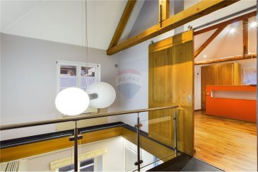 Merci de contacter notre agent Quentin Habigand pour de plus amples informations :
- T : +352 661 807 562
- E : quentin.habigand@remax.lu

RE/MAX vous propose, à la vente, une maison 4 chambres à VIANDEN, libre des 4 côtés, d'une superficie habitable de 162 m². COUP DE COEUR ASSURE

LIEN DE LA VISITE VIRTUELLE 3D : https://premium.giraffe360.com/remax-select/a5d1cc2d972543a1af310f58d2d32d34/

La maison a été entièrement rénovée en 2017 et est également adaptée pour des personnes à mobilité réduite. Elle se compose comme suit : 

- RDC : Hall d'entrée spacieux de 8 m² donnant sur une chambre de 15,7 m² et un WC séparé. Un ascenseur permet d'accéder au premier et au deuxième étage. Un couloir amène sur une pièce de 11,87 m² ouverte et annexée sur la cuisine. Cette dernière est entièrement équipée et ouverte sur le séjour pour une superficie de 29,41 m². Il y a un accès à la terrasse de 15 m², qui donne sur un garage fermé de 34 m².

-1er étage : L'étage dispose de 2 chambres (13,14 m² et 17 m²), d'une salle de bain aux finitions de qualité, et d'une buanderie de 3 m². Le tout est relié par un hall de 8,5 m² et un couloir de 5,8 m². Une ouverture sur plafond permet une liaison entre le couloir du premier et le séjour du rez-de-chaussée.

-2? étage : une dépendance 1 chambre (17,3 m²) donnant sur une salle de bain de 3 m² et un espace de vie de 11 m². Magnifique vue sur la forêt et notamment sur le château de VIANDEN.

Frais d'agence RE/MAX : 3% du prix à la charge de la partie venderesse + TVA