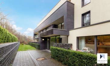 Ce luxueux appartement se trouve au 1er étage (entrée de l’immeuble et au 3ème coté de l’appartement) d’un immeuble de standing datant de 2014. Situé sur les hauteurs de Dommeldange, il bénéficie d’une orientation au sud avec une belle vue sur la forêt et d’un accès rapide au centre-ville de Luxembourg et au Kirchberg.
 
Au 1er étage avec ascenseur : d’une entrée avec un placard qui donne sur l’espace de vie ouverte de ± 60m² (coin salon ± 27m² / coin cuisine ± 13m² / coin salle à manger ± 20m²) ; d’une chambre de 16m² avec sa salle de bain de ± 6m² ; d’une chambre de 14m² ayant chacune de grands placards ; d’une salle de douche avec wc de ± 4m² ; d’une buanderie/ débarras.
 
Au rez-de-chaussée : d’une entrée sécurisée (double sasse, vidéophone)
 
Au sous-sol : d’un emplacement de parking de ± 18m² (n° 24) ; d’une cave ventilée de ± 7m² ; d’un local vélos sécurisé ; d’une buanderie commune.
 
Généralités :
 
Immeuble et appartement de haut standing entièrement équipé
Parfait état
Calme
Porte blindée
Proximité de la ville, de la forêt, écoles, crèche, commerces

Loyer mensuel :  € 2.600,-
Charges           :  €    250,-
Caution            :  € 5.200,-
Frais agence   :  € 3.042,- (TTC)
 
CONTACT : Jimmy de Brabant - +352 661 167 494
