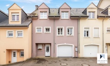***SOUS COMPROMIS*** ***SOUS COMPROMIS*** ***SOUS COMPROMIS***

Située au village de Gostingen, à l'est du pays (25 min de Luxembourg), cette très belle maison datant de 2000 possède une surface nette habitable de ± 160 m² pour une surface totale de ± 224 m², elle se compose comme suit:

Au rez-de-chaussée, un hall d’entrée de ± 15 m² mène vers un grand garage en profondeur de ± 40 m² pour 2 voitures, une salle de bain ± 7 m² (avec une buanderie, baignoire, wc et lavabo) ainsi qu'une chaufferie de ± 6 m². L'accès au jardin ± 120 m² orienté sud se fait par le garage.

Le bel étage Comprend un spacieux palier de ± 12 m² avec un rangement de ± 2m² et un wc séparé de ± 2 m². Une splendide cuisine neuve 2020 équipée de chez Kichechef de ± 14 m² ainsi qu’un grand séjour lumineux de ± 40 m² avec accès à un balcon de ± 7 m².

Le deuxième étage, est composé d'un palier de ± 2 m² qui donne accès à 3 jolies chambres de ± 14, 17 et 22 m² et une salle de bain de ± 12 m² (baignoire, douche, double lavabo et wc).

Le grenier non aménagé accessible par un escalier escamotable possède une surface de ± 24 m² et une hauteur de 3,20m. Il est isolé au sol et offre la possibilité d’être aménagé car les connexions sont existantes.

L’offre se complète avec un jardin, arboré et orienté Sud.

Détails complémentaires :

- Maison orientée sud-Ouest, bien aménagée et équipée, idéale pour une 
  famille avec 2-3 enfants ;
- Jardin avec une très belle vue sur bois et forêt ;
- Adsl, Sat TV ;
- Passeport énergétique 