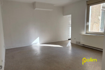 IMMEUBLE à rafraîchir 5 lots libres.  Spécial investisseur, venez découvrir cet immeuble avec un emplacement privilégié, à 100 m de la place Duroc, 288 m2 de surface habitable, au rdc : local professionnel de 61 m2 avec garage et caves voutées, au 1 er étage, un F 3 de 53 m2, un F3 de 59 m2, au 2éme étage, un F3 de 54 m2, un F3 de 61 m2, entièrement vide, prévoir travaux d'embellissement, mais très belle rentabilité possible !
 Les informations sur les risques auxquels ce bien est exposé sont disponibles sur le site Géorisques : www.georisques.gouv.fr