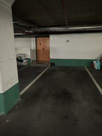 FR: DISPONIBLE 1er MAI 2026 (location au mois)
Tanamea vous propose à la location  une place de parking intérieure à Luxembourg-Belair au 247 route d'Arlon

La commission de location + TVA est à charge du locataire et du propriétaire (50/50). Elle est due à la signature du bail. 


EN: AVAILABLE 1ST MAY (monthly rental)
Tanamea offers you a parking space for rent in Luxembourg-Belair.

The rental commission + VAT is payable by the tenant and the owner (50/50). It is due on the date of the signing of the lease.