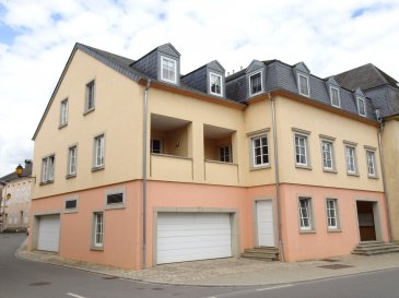 Texte français/english ci-dessous.
Tolles, modernes Appartement in gehobener Ausstattung zwischen der romantischen Mosel und den berühmten Weinbergen.

Das Appartement liegt im ersten Stock einer modernen Residenz von 2015. Hier finden sich ein grosses Wohn/Esszimmer mit einer modernen, offenen Einbauküche und Zugang zur Terrasse. Weiterhin gibt es ein geräumiges Schlafzimmer, eine praktische Abstellkammer und ein Badezimmer mit Dusche. Im Erdgeschoss befindet sich ein privater Kellerraum, ein Stellplatz für ein Auto und die gemeinschaftliche Waschküche.

Bech-Kleinmacher liegt direkt an der Mosel, zwischen Remich und Schengen. Dort finden sich auch alle Einkaufsmöglichkeiten, Sportaktivitäten und Restaurants. Zur Uferpromenade der Mosel sind es nur 100 Meter, die berühmten Weinbergen mit den endlosen Spazierwegen sind ebenfalls unmittelbar vor der Haustür. Eine Bushaltestelle befindet sich vor dem Gebäude.

Jolie appartement moderne, de qualité supérieure entre la romantique Moselle et les célèbres vignobles.

L'appartement est au premier étage d'une résidence moderne de 2015. Vous y trouverez un grand salon/salle à manger avec une cuisine équipée moderne et ouverte et un accès à la terrasse. Il y a aussi une chambre spacieuse, un débarras pratique et une salle de bain avec douche. Au rez-de-chaussée se trouvent une cave privative, une place de parking pour une voiture et la buanderie commune.

Bech-Kleinmacher est situé directement sur la Moselle, entre Remich et Schengen. Vous y trouverez également tous les commerces, activités sportives et restaurants. Il n'est qu'à 100 mètres de la promenade de la Moselle et les célèbres vignobles avec des sentiers sans fin sont également juste à côté. Un arrêt de bus se trouve devant l'immeuble.

Great, modern apartment, high quality, between the romantic Moselle and the famous vineyards.

The apartment is on the first floor of a modern residence from 2015. Here you will find a large living/dining room with a modern, open plan fitted kitchen and access to the terrace. There is also a spacious bedroom, a practical storage room and a bathroom with a shower. On the ground floor there is a private cellar, a parking space for one car and the communal laundry room.

Bech-Kleinmacher is located directly on the Moselle, between Remich and Schengen. There you will also find all the shops, sports activities and restaurants. It is only 100 meters to the Moselle promenade, and the famous vineyards with endless footpaths are also right on the doorstep. A bus stop is in front of the building.