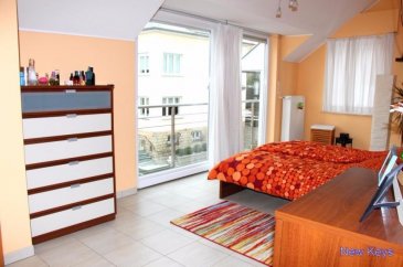 New Keys vous propose ce bel appartement  récent (2009) au 3ème et dernier étage d'une surface de +-150m2 à Eischen dans la commune de Hobscheid.

Le bien se compose de la manière suivante :
Hall d'entrée
WC séparé
Buanderie
Salon /Salle à manger de +- 53m2 donnant sur un balcon
Cuisine équipée ouverte
3 Chambres :
1ère (+-19m2) avec dressing (+-13m2)
2ème (15,80m2)
3ème (+-14m2)

Marquise electrique
Cave privative
Buanderie en commun
Local à vélo
Garage (box fermé)

Pas de travaux à prévoir.
Pour tous renseignement et/ou visite veuillez contacter le 661 120 388 ou par email à l'adresse info@newkeys.lu
