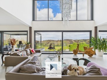 Villa d'exception avec piscine intérieure, espace wellness et prestations haut de gamme à Erpeldange (Commune Waldbredimus / Bous)
.
Située sur les hauteurs du charmant village d'Erpeldange, au sein de la commune Waldbredimus / Bous, cette villa individuelle construite en 2012 développe une surface habitable d'environ 615 m² pour une totalité de ± 960 m² sur un magnifique terrain de 20,80 ares. Véritable propriété de prestige, elle séduit par ses volumes généreux, ses prestations luxueuses, ses équipements technologiques de pointe et son remarquable espace wellness avec piscine intérieure. La propriété se présente comme suit :
.
Dès l'entrée au rez-de-chaussée, un vaste hall de ± 33 m² donne le ton avec ses finitions soignées et sa luminosité. Le niveau principal accueille une pièce de vie d'environ 79 m², sublimée par une cheminée au gaz et un sol vitré offrant une vue plongeante sur l'espace piscine, cet espace se prolonge vers une salle à manger de ± 42 m² ainsi qu'une cuisine équipée italienne de ± 42 m².
L'ensemble bénéficie d'un accès direct à une véranda de ± 39 m², équipée d'un chauffage électrique, ainsi qu'à un balcon de ± 8 m², un garage de ± 41 m² et un WC séparé de ± 3 m² (avec lavabo).
.
Le premier étage est entièrement dédié à l'espace nuit, il comprend cinq chambres : une de ± 22 m² avec en suite une salle de douche de ± 5 m²; une chambre de ± 26 m² avec en suite une salle de douche de ± 5 m², deux chambres de ± 29 m² chacune avec en suite une salle de bain de ± 6 m² chacune et une de ± 39 m² avec en suite une salle de bain de ± 6 m². Un bureau de ± 22 m², un vaste hall de nuit de ± 36 m² ainsi qu'un débarras de ± 3 m² viennent compléter cet étage, offrant une organisation idéale pour une grande famille.
.
Le dernier étage est réservé à la suite parentale. Celle-ci propose une chambre de ± 36 m², un dressing de ± 19 m², une salle de bain de ± 25 m² (avec double vasque, baignoire, douche à l'italienne et WC), ainsi qu'un bureau de ± 29 m².
Une terrasse de ± 27 m², accessible depuis le hall de nuit, vient compléter cet étage et offre un espace extérieur supplémentaire en toute intimité.
.
Le sous-sol constitue un véritable espace de loisirs et de bien-être. Il accueille par un hall de ± 30 m², un espace wellness de ± 85 m² comprenant une piscine intérieure avec nage à contre-courant, un hamam de ± 10 m², une salle de douche de ± 6 m², un WC séparé ainsi qu'un système de déshumidification spécifique à la pièce de la piscine.
Cet espace s'ouvre directement sur une terrasse de ± 65 m² aménagée avec un bar, une fontaine et une douche extérieure.
Ce niveau dispose également d'une cuisine d'été de ± 29 m², d'une cave de ± 25 m², d'une chambre froide de ± 6 m², d'un local technique de ± 11 m², d'un débarras de ± 6 m², d'une chaufferie, d'un garage de ± 96 m² pouvant accueillir trois à quatre véhicules avec point d'eau, ainsi que d'un local vélos extérieur.
Une rampe chauffée facilite également les accès durant la période hivernale.
.
Prestations et équipements :
- Chauffage hybride gaz et pompe à chaleur.
- Chauffage au sol réversible chaud / froid
- Climatisation dans la chambre parentale
- Ascenseur desservant les différents niveaux.
- Cheminée au gaz dans le séjour.
- Domotique complète pilotable depuis smartphone et deux écrans.
- Aspirateur centralisé.
- Fibre optique.
- Ventilation double flux.
- Déshumidificateur spécifique pour la piscine.
- Adoucisseur d'eau de 40 kW.
- Réservoir d'eau de pluie de 9.000 litres.
- Système audio avec enceintes murales intégrées.
- Spots encastrés dans l'ensemble de la maison.
- Châssis aluminium à triple vitrage.
- Stores - Volets électriques.
- Revêtements de sol en carrelage grand format, parquet et parquet en chêne au dernier étage.
- Terrasse principale en dalle béton sur plots.
- Jardin entièrement clôturé avec terrain de pétanque.
- Vue dégagée, sans vis-à-vis, sur le jardin.
.
Environnement et commodités :
Cette propriété bénéficie d'un environnement résidentiel calme et verdoyant tout en restant proche de toutes les commodités. Les arrêts de bus, les écoles, les crèches, les infrastructures sportives, les pistes cyclables, les chemins de randonnée ainsi que plusieurs restaurants sont rapidement accessibles. Les écoles internationales de Mondorf se trouvent également à proximité, faisant de cette propriété une adresse particulièrement recherchée pour les familles souhaitant conjuguer prestige, confort et qualité de vie.
.
Agent responsable :
Maurits van Rijckevorsel
+352 621 198 891
maurits@vanmaurits.lu