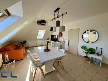 AVIS AUX INVESTISSEURS!
NOUVEAU PRIX! 
 Appartement 2 chambres lumineux à Assel (Bous-Waldbredimus)
64 m² | 2 chambres | Parking extérieur | Cave

Situé dans le charmant village d'Assel, au sein de la commune de Bous-Waldbredimus, cet agréable appartement d'environ 64 m² vous séduira par son calme, sa luminosité et sa situation idéale à seulement 15 minutes de Kirchberg et 5 minutes de la Moselle.

Implanté au 2? étage d'une petite résidence bien entretenue, ce bien offre un cadre de vie agréable et fonctionnel, parfait pour un premier achat ou un investissement locatif.

Description du bien:
- Cuisine équipée ouverte sur un séjour lumineux
- Deux chambres mansardées
- Salle de bain
- Cave privative
- Emplacement de parking extérieur

Autres points:
-  Résidence calme et bien entretenue
- Arrêt de bus devant la résidence
- Proximité des écoles et commodités
-  Accès rapide vers Luxembourg-ville et Kirchberg
-  Idéal premier achat ou investissement

Disponible d'immédiat.

Les frais d'agence sont inclus dans le prix de vente et sont à charge du vendeur. 
Pour toute demande de visite ou informations complémentaires, n'hésitez pas à nous contacter au 265341 ou directement notre agent Mme VEIGAS au 621 505 621 ou par mail au cristina.veigas@cl-immo.lu