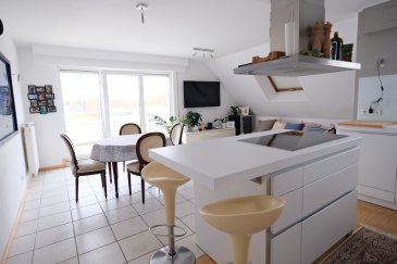 STRASSEN, dans un immeuble très soigné situé à 104 route d'Arlon, bel appartement meublé, style penthouse, de 62 m2, très lumineux, meublé, au 3e étage avec ascenseur et comprenant : entrée, living avec accès terrasse, une cuisine équipée avec îlot central, une chambre à coucher avec accès terrasse placards sur mesure, une salle de douche avec WC, sous les combles (4e étage) une buanderie (commune) avec lave-linge et sèche-linge et pièce privative (cave), un emplacement de parking au sous-sol. L'appartement est actuellement loué.
Contact et visites : Rosalba MAITRE, téléphone : 691 550 189
Email : rosalba@parkagence.lu