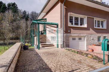 Luxembourg : Pulvermühle Maison unifamilale jumelée libre de 3 cotés 4 chambres à coucher, Garage 2 voitures 1 emplacement extérieur 176 m2 net habitable, 257 m2 brut.

Charmante maison unifamiliale lumineuse, bien agencée, aux berges de la rivière Alzette, organisée comme suit :

Au rez de chaussée : Hall d'entrée, WC séparé, salle à manger, cuisine équipée avec accès à une grande terrasse, grande salle de séjour, (feu ouvert) accès à la cave.

Au premier étage: 4 chambres à coucher, salle de bains avec baignoire et WC.

Au grenier: Grenier aménageable 63 m2 au sol, 30 m2 h= < 2 m.

Au rez de jardin: garage pour 2 voitures, Buanderie avec douche, Chaufferie, cave, accès au jardin.

Belle maison avec beaucoup de charme dans un très bon état général, à Luxembourg-Ville dans le quartier de Pulvermühl à l'écart du traffic dans un cadre verdoyant et agréable. Le Kirchberg se trouve à 15 min par le bus et Tram, le Centre et le quartier de la gare sont à 10 min. Une aire de jeux se trouve à 300 m de la maison.

Cat. énergétique : H/H

Pour toutes informations :  Tel :  352 277 50 401
Vente par AEXUS REAL ESTATE. Découvrez tous nos biens sur www.aexus.lu
Aexus real estate est membre de la Chambre Immobilière du Grand-Duché de Luxembourg (seul organisme accrédité par l'état pour la certification des agents immobiliers) et travaillons dans le respect de leur code de déontologie, gage de qualité des services et de sériosité.
Si vous souhaitez vendre ou louer votre bien, profitez-vous aussi de notre expérience et connaissance du marché à Luxembourg. Estimation rapide, gratuite et réaliste.


Luxemburg: Pulvermühle 3-seitig freistehendes Einfamilien-Doppelhaus 4 Schlafzimmer, 2 PKW-Garage 1 Außenstellplatz 176 m2 Netto-Wohnfläche, 257 m2 Brutto.

Charmantes, helles, gut angelegtes Einfamilienhaus am Ufer des Flusses Alzette, aufgeteilt wie folgt:

Erdgeschoss: Eingangshalle, separates WC, Esszimmer, ausgestattete Küche mit Zugang zu einer großen Terrasse, großes Wohnzimmer, (offener Kamin) Zugang zum Keller.

Im Obergeschoss: 4 Schlafzimmer, Badezimmer mit Badewanne und WC.

Dachgeschoss: Ausbaubarer Dachboden 63 m2 am Boden, 30 m2 h= < 2 m.

Gartengeschoss: Große Garage für 2 Autos, Waschküche mit Dusche, Heizungsraum, Keller, Zugang zum Garten.

Schönes Haus mit viel Charme in einem sehr guten Allgemeinzustand, in Luxemburg-Stadt im Stadtteil Pulvermühl abseits des Verkehrs in einer grünen und angenehmen Umgebung. Der Kirchberg ist mit Bus und Straßenbahn in 15 min, das Zentrum und der Bahnhofsbereich in 10 min zu erreichen. Ein Spielplatz befindet sich 300 m vom Haus.
Energie-Kategorie : H/H

Für weitere Informationen: Tel:  352 277 50 401
Verkauf durch AEXUS REAL ESTATE. Entdecken Sie alle unsere Immobilien auf www.aexus.lu
Aexus Real Estate ist Mitglied der Chambre Immobilière du Grand-Duché de Luxembourg (die einzige vom Staat akkreditierte Stelle für die Zertifizierung von Immobilienmaklern) und arbeitet nach deren Ethikkodex, eine Garantie für die Qualität der Dienstleistung und Seriosität.
Wenn Sie Ihre Immobilie verkaufen oder vermieten möchten, profitieren Sie von unserer Erfahrung und unserer Kenntnis des luxemburgischen Marktes. Schnelle, freie und realistische Einschätzung.


Luxembourg: Pulvermühle Single-family semi-detached house free on 3 sides 4 bedrooms, 2 car garage 1 outdoor parking space 176 m2 net living area, 257 m2 gross.

Charming, bright, well laid out single-family house on the banks of the river Alzette, organised as follows:

Ground floor: Entrance hall, separate toilet, dining room, equipped kitchen with access to a large terrace, large living room, (open fire) access to the cellar.

On the first floor: 4 bedrooms, bathroom with bath and WC.

Attic: Convertible attic 63 m2 on the ground, 30 m2 h= < 2 m.

On the ground floor:  garage for 2 cars, laundry room with shower, boiler room, cellar, access to the garden.

Beautiful house with a lot of charm in a very good general condition, in Luxembourg-City in the district of Pulvermühl away from the traffic in a green and pleasant setting. The Kirchberg is 15 minutes away by bus and tram, the centre and the station area are 10 minutes away. A playground is located 300 m from the house.

Energy category : H/H

For further information: Tel:  352 277 50 401
Sale by AEXUS REAL ESTATE. Discover all our properties on www.aexus.lu
Aexus real estate is a member of the Chambre Immobilière du Grand-Duché de Luxembourg (the only body accredited by the state for the certification of estate agents) and works in accordance with their code of ethics, a guarantee of quality of service and seriousness.
If you wish to sell or rent your property, take advantage of our experience and knowledge of the market in Luxembourg. Fast, free and realistic estimation