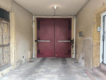 CONTACT: Philippe HAUSHERR 06/35/77/43/42/

Appartement de 63 m2 environ lumineux au 2ème ETAGE dans petite copropriété , au coeur du Thionville Historique , dans une cour intérieure , au calme et à 3 minutes à pieds de la la gare par la nouvelle passerelle piétonne. 
Il comprend une entrée , une salle d eau , un wc indépendant , un séjour avec espace cuisine aménagée ouvert , deux chambres .
Libre de toute occupation.
Chauffage individuel au gaz
Charges mensuelles copro 32 euros 
A prévoir travaux éventuels 
Fenêtres , Porte entrée ...
Pas de travaux copropriété à prévoir

Annonce rédigée par Philippe HAUSHERR , agent commercial enregistré au RSAC THIONVILLE sous le numéro TI 332 168 434 ,détenteur de l'Attestation de Collaborateur de l'Agence CTN Immobilier. 7 place au bois 57000 THIONVILLE.
Carte professionnelle n° 5705 2018 000 025 433 Transactions sur immeubles et fonds de commerce délivrée par la CCI de la Moselle. Responsabilité civil professionnelle AXA Paris. Absence de garantie financière : non détention de fonds, effet ou valeur, autre que ceux représentatifs de sa rémunération ou de sa commission, à l'occasion des opérations spécifiées par l'article 1er (1°à 5°) de la Loi du 2 Janvier 1970