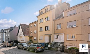 *** SOUS COMPROMIS *** SOUS COMPROMIS *** SOUS COMPROMIS *** 
Cet appartement d'une surface habitable de 66m², est situé au 2ème étage d'une petite résidence de 4 appartements sans ascenseur à Belvaux.

Le hall ± 9 m² donne accès au salon ± 16 m², la cuisine séparée en suite ± 9 m², le Wc séparé ± 2m² avec lave main et chaudière au gaz, la salle de bain ± 5 m² avec lavabo et baignoire, et aux deux chambres ± 12 et 13 m².

Le sous-sol comprend une lingerie commune, une cave privative ± 10 m² carrelée au sol avec emplacement pour machine à laver et sécher le linge et évier. Accès à la terrasse commune ± 7 m² et au jardin privatif ± 40 m² orienté ouest.

L'appartement est très soigné, en bon état, quelques petits travaux à faire dans la salle de bain et le Wc séparé dû au déplacement et la rénovation de la chaudière.

Parquet massif au sol dans les pièces de vie, carrelage dans l'entrée et la salle de bain. Proche de toutes commodités,

Charges ± 100€ / mois