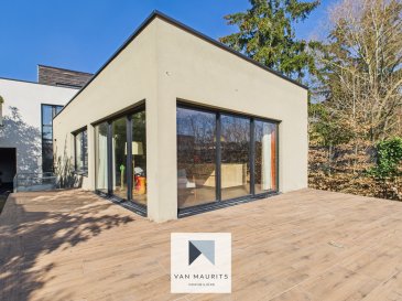 Située à Thionville sans vis-à-vis, non loin du centre-ville et de toutes ses commodités, cette maison avec extérieurs dispose d'une surface totale de ± 249 m² dont ± 183 m² habitables.

Erigée sur un terrain de 12ar12ca orienté est-ouest, elle se présente comme suit :

Le rez-de-chaussée s'ouvre sur un hall d'entrée de ± 15 m² avec une belle hauteur menant à un couloir de ± 2 m², une salle de douche de ± 3 m² (avec lavabo, douche et wc), une buanderie de ± 12 m² ainsi qu'un séjour de ± 72 m² (avec poêle de masse) et une cuisine ouverte (piano, hotte aspirante, frigo, etc...).

Tant le séjour que la cuisine disposent d'un accès via une baie vitrée qui s'ouvre entièrement vers la terrasse de ± 41 m².

Au 1er étage, un bureau de ± 20 m² dessert deux chambres de ± 11 et 13 m², une passerelle de ± 9 m² (avec vue sur l'entrée et le séjour) une salle de bain de ± 7 m² (avec lavabo, baignoire, douche, wc) et un dressing de ± 10 m².

Au 2ème étage se trouve une chambre de ± 10 m².

Le rez-de-jardin comprend un garage de ± 30 m² et une cave de ± 8 m².

Une cour intérieure avec un carport et 2 emplacements de parking viennent compléter cette offre.

Généralités :
- Maison en très bon état datant de 2012, exposée est-ouest ;
- Chauffage par poêle de masse ;
- Possibilité d'installer des radiateurs électriques ;
- Châssis en alu, double vitrage, stores et moustiquaire ;
- VMC double flux ;
- Fibre optique ;
- Maison idéalement située, proche des transports en commun (bus vers le centre-ville, gare à 20 minutes à pied), proche de la Moselle, du centre-ville, de petits commerces et restaurants.

Pour des renseignements complémentaires veuillez s.v.p. contacter l'agent responsable
Louis Bertrand au +33 6 29 34 12 43 / +352 661 397 746 ou par e-mail : louis@vanmaurits.lu