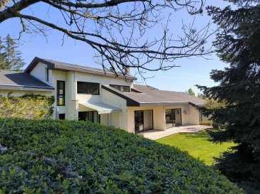 CONTACT : Philippe HAUSHERR 06/35/77/43/42/...

EXCEPTIONNELLE DEMEURE CONTEMPORAINE avec Terrain Arboré et plat de 18 ares environ SUR LA COLLINE DE GUENTRANGE 

UN JUSTE RAPPORT entre URBAIN , NATURE et ARCHITECTURE . 