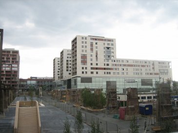À LOUER 

Situé à Belval Plaza II (Belval) 
Commune Esch-sur-Alzette. 

1 emplacement intérieur au -03. 

Situation agréable et tranquille 

À proximité : centre-ville, école, crèche, maison relais, commerces, accès autoroute, arrêt de bus, forêt, aire de jeu. 

Nous vous invitons à contacter : 
Moura Jemp 
Tél: +352621216646