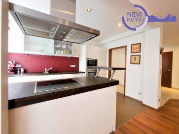 ENGLISH VERSION BELOW 

New Keys vous propose ce magnifique appartement d'environ 85m2 dans une résidence de seulement 8 unités avec ascenseur (1er étage).

Entièrement rénové récemment, le bien se présente comme suit:

-Hall d'entrée
-Toilettes séparés
-Grand living avec cheminée
-Cuisine équipée (Électroménager Siemens)
-2 Chambres 
-Salle de bain 
-Balcon

Pour compléter ce bien:
-Garage box
-Cave
-Buanderie commune

 A visiter rapidement.

N'hésitez pas à nous contacter au 352 691 216 830 ou par mail smarrocco@newkeys.lu pour plus d'informations et/ou une éventuelle visite.



COVID: Pour votre sécurité, nos visites sont effectuées avec des masques.

Les prix s'entendent frais d'agence inclus dans le prix et payable par le vendeur.

Nous recherchons en permanence pour la vente et pour la location, des appartements, maisons, terrains à bâtir pour notre clientèle déjà existante.
N'hésitez pas à nous contacter si vous avez un bien pour la vente ou la location.
Estimation gratuite.


----------------------------------------------

New Keys suggest you this beautiful apartment of approximately 85m2 located in a building of only 8 units with elevator (1st floor).

Completely renovated recently, the property is as follows:

-Entrance hall
-Separate toilets
-Large living room with fireplace
-Equipped kitchen (Siemens appliances)
-2 bedrooms
-Bathroom
-Balcony

To complete this apartment:
-Garage box
-Private basement
-Common laundry room

Do not hesitate to contact us at 352 691 216 830 or by email smarrocco@newkeys.lu for more information and/or a possible visit.



COVID: For your safety, visits have to be done with masks.

Prices are understood to be agency fees included in the price and payable by the seller.

We are constantly looking for sales and for rentals, apartments, houses, building plots for our existing customers.
Do not hesitate to contact us if you have a property for sale or rental.
Free estimate.


Ref agence : 5003521