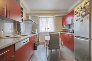 À vendre : Appartement lumineux de 2 chambres avec balcon fonctionnel

Découvrez cet agréable appartement situé dans une résidence calme et pratique, offrant un cadre de vie idéal.

Cet appartement comprend deux chambres à coucher, parfaites pour une famille ou pour accueillir des invités. Vous bénéficierez d'un WC séparé ainsi que d'une salle de douche avec fenêtre, apportant une belle luminosité à l'espace.

La cuisine, entièrement équipée et fermée, vous permettra de préparer vos plats préférés, tandis que le séjour spacieux et lumineux est parfait pour partager des moments en famille ou entre amis. Le couloir donne accès à un balcon, doté d'une armoire de rangement, offrant une solution pratique pour vos affaires.

En outre, l'appartement dispose d'une cave, offrant un espace de rangement supplémentaire pour vos effets personnels.

La résidence propose plusieurs équipements pratiques : buanderie, local à vélos et poubelles, ainsi qu'une cour commune agréable.

Idéalement situé, cet appartement vous permet de bénéficier de toutes les commodités à proximité : commerces variés et gare à quelques pas, facilitant vos déplacements.

Pour toutes questions ou demandes d'informations, n'hésitez pas à nous contacter, nous serons toujours à votre service.

Agence ELSA'HOME à votre écoute pour la concrétisation de vos projets en toute confiance.

----------------------------------------------------------------------------

For sale: Bright 2-bedroom apartment with functional balcony

Discover this pleasant apartment located in a quiet and practical residence, offering an ideal living environment.

This apartment has two bedrooms, perfect for a family or to accommodate guests. You'll enjoy a separate toilet and a shower room with window, bringing plenty of light into the space.

The fully-equipped, enclosed kitchen lets you prepare your favorite dishes, while the spacious, bright living room is perfect for sharing moments with family or friends. The hallway gives access to a balcony, equipped with a storage cupboard, offering a practical solution for your belongings.

In addition, the apartment has a cellar, offering extra storage space for your personal belongings.

The residence offers a number of practical facilities, including laundry, bicycle and garbage can storage, as well as a pleasant communal courtyard.

Ideally located, this apartment is close to all amenities, with a wide range of shops and a train station just a few steps away, making it easy to get around.

If you have any questions or require further information, please do not hesitate to contact us. We are always at your service.

Agence ELSA'HOME is at your service to help you realise your projects in complete confidence.