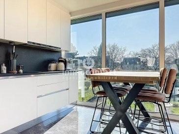 Elégante demeure familiale à Sandweiler

Immocontact vous propose à la vente une maison individuelle complètement rénovée, construite en 1985 sur un terrain de 5,89 ares. Cette propriété offre près de 230 m² habitables et séduit par ses volumes généreux, sa luminosité et son excellent état d’entretien.

Elle combine le confort d’une grande maison familiale avec la proximité des commodités du centre de Luxembourg.

Avec un jardin orienté sud-ouest, idéal pour profiter du soleil.
À quelques minutes seulement de l’école primaire, des arrêts de bus et des commerces.
Un environnement paisible et verdoyant, tout en restant à proximité immédiate de Luxembourg-Ville et de Kirchberg.

Distribution des espaces :

Rez-de-chaussée :
- Hall d’accueil spacieux
- Salon convivial avec cheminée à bois
- Salle à manger
- Véranda avec cuisine équipée
- Bureau ou chambre avec accès à la véranda
- 1 chambre à coucher
- Salle de bain avec baignoire, toilettes et fenêtre

Premier étage :
- Hall de nuit
- 3 chambres à coucher
- Salle de douche
- Débarras

Sous-sol :
- Espace sauna et hammam sur mesure
- Salle de sport
- Cave
- Buanderie + espace de stockage
- Accès direct au jardin

Travaux effectués entre 2021 et 2025 :
- Chaudière Viessmann
- Filtre à eau
- Canalisation
- Peinture spéciale pour la façade
- Triple vitrage avec effet miroir
- Panneaux solaires
- Parquet remis à neuf
- Cuisine et sanitaires

Pour obtenir plus d’informations, n’hésitez pas à nous contacter au 621 758 643 ou par e-mail à anastasia.feron@immocontact.lu.
Nous estimons votre bien sans frais, disponible en 48h.

 ---------- 
Elegant family home in Sandweiler

Immocontact is pleased to offer for sale a detached house built in 1985 on a plot of 5.89 ares. This property offers nearly 230 m² of living space and impresses with its generous proportions, natural light and excellent condition.

It combines the comfort of a large family home with proximity to the amenities of Luxembourg city centre.

With a south-west facing garden, ideal for enjoying the sun.
Just a few minutes’ walk from the primary school, bus stops and shops.
A peaceful, green setting, whilst remaining in close proximity to Luxembourg City and Kirchberg.

Layout:

Ground floor:
- Spacious entrance hall
- Cosy living room with wood-burning fireplace
- Dining room
- Conservatory with fitted kitchen
- Study or bedroom with access to the conservatory
- 1 bedroom
- Bathroom with bath, toilet and window

First floor:
- Landing
- 3 bedrooms
- Shower room
- Storage room

Basement:
- Bespoke sauna and steam room
- Gym
- Cellar
- Laundry room + storage space
- Direct access to the garden

Work carried out between 2021 and 2025:
- Viessmann boiler
- Water filter
- Plumbing
- Special paint for the façade
- Triple glazing with mirror effect
- Solar panels
- Refurbished parquet flooring
- Kitchen and bathrooms

For further information, please do not hesitate to contact us on 621 758 643 or by email at anastasia.feron@immocontact.lu.
We will provide a free valuation of your property, available within 48 hours.
