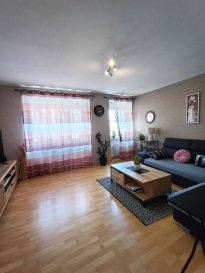 Appartement 2 pièces 55 m². Sarreguemines, Nord Sud Immobilier vous propose cet appartement 2 pièces situé au 1er étage sans ascenseur d'une copropriété, composé d'une entrée donnant sur une cuisine équipée avec coin repas, salon, salle d'eau avec WC et 1 chambre à coucher.

Le bien est idéalement situé, proche du centre ville, des différents commerces et commodités.

Les informations sur les risques auxquels ce bien est exposé sont disponibles sur le site Géorisques : www.georisques.gouv.fr

Contact Nord Sud immobilier à Rohrbach les Bitche, Bitche, Diemeringen et Sarreguemines.
Copropriété de 13 lots (Pas de procédure en cours).
Charges annuelles : 370.00 euros.
